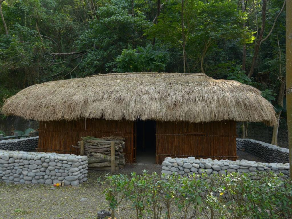 拉阿魯哇族─傳統家屋.jpg完整圖